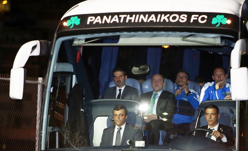 Σπάσανε αυτοκίνητα στο Κορωπί, δεν πήγαν οι παίκτες του Παναθηναϊκού!