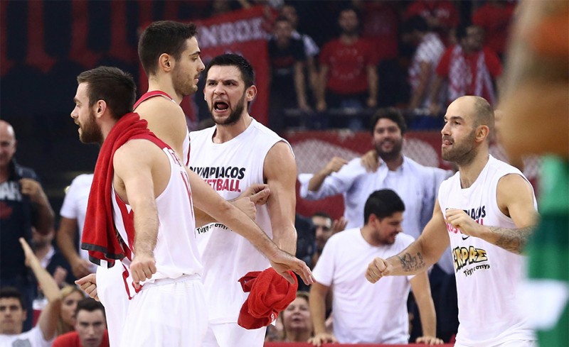 Χαλαρώνει η παρέα (photo)