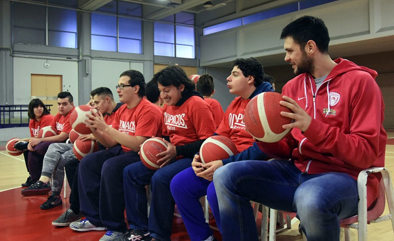 Γιορτινό One Team με τον Κώστα Παπανικολάου