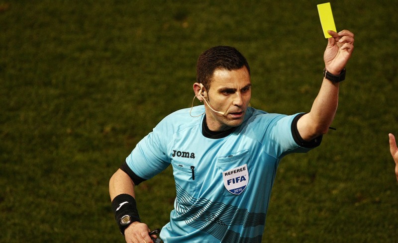 Βρε ξεφτίλες, δεν ντρέπεστε λίγο;