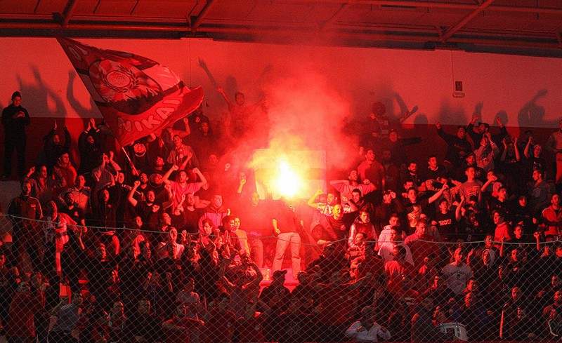 Στο πλευρό του ο 