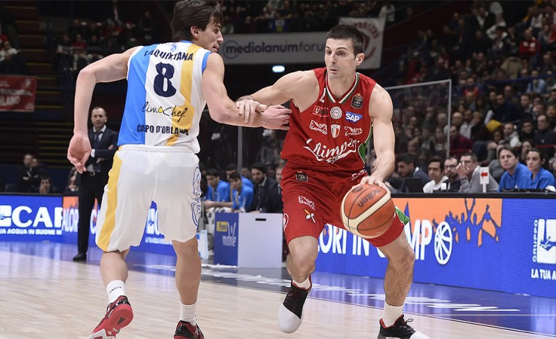 Θέλει προσοχή η Αρμάνι!