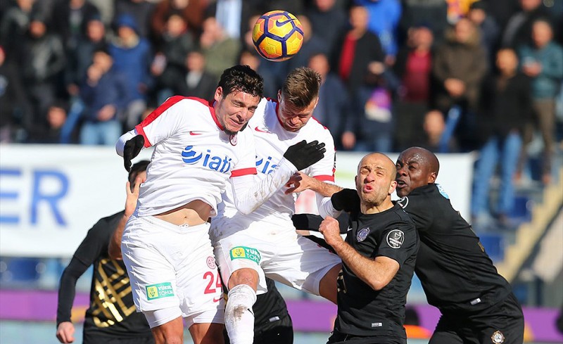 Δεν σηκώνει... κεφάλι! (video)