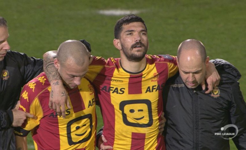 Άτυχος ο Κολοβός, μάλλον ρήξη χιαστού! (video)