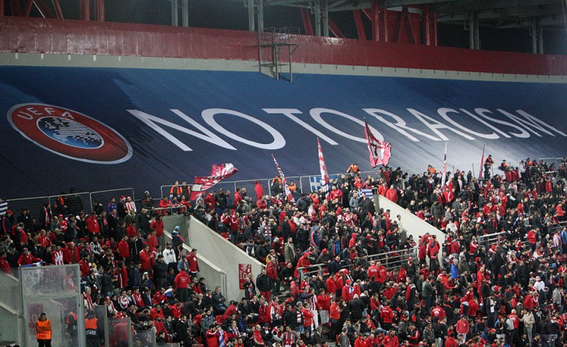 Παίρνω θέση στην κερκίδα...