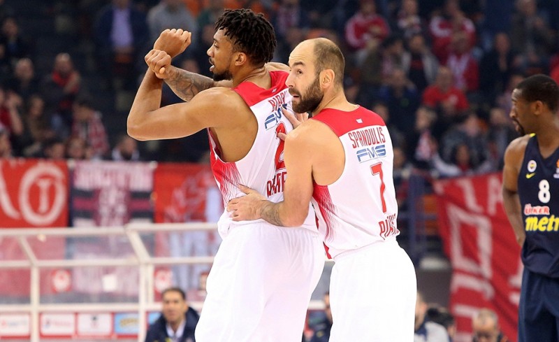 Σπανούλης κερνάει, Μπιρτς καρφώνει (video)