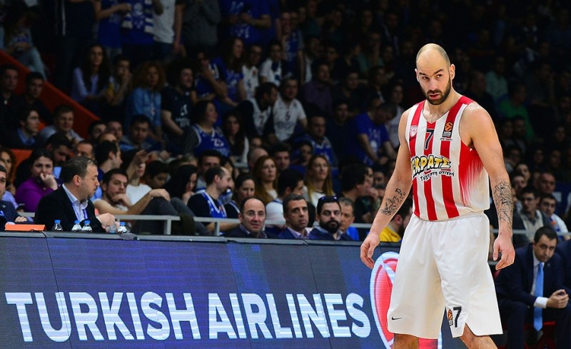 Σε γεμάτο γήπεδο ο Ολυμπιακός