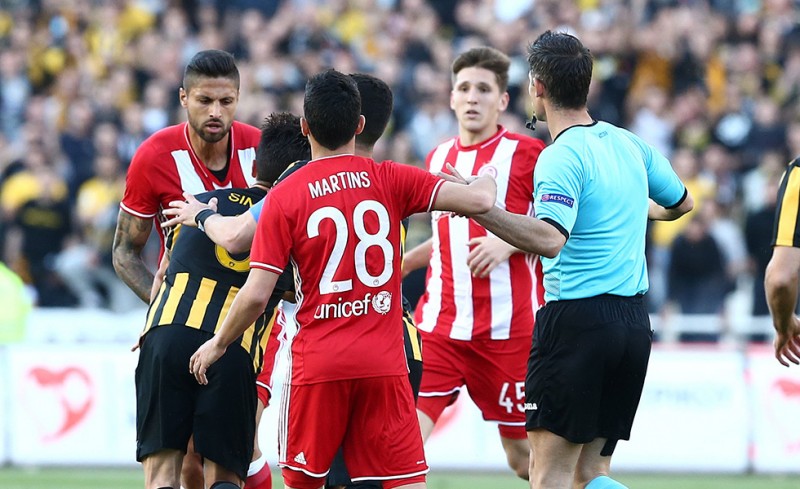 Αποβολή Βράνιες, κίτρινη ο Σιδηρόπουλος!