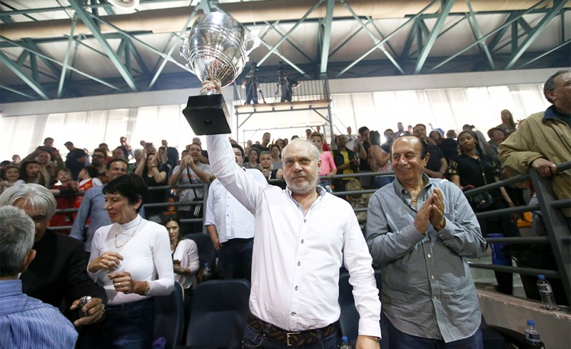 Σαρώνει ο Μιχάλης Κουντούρης