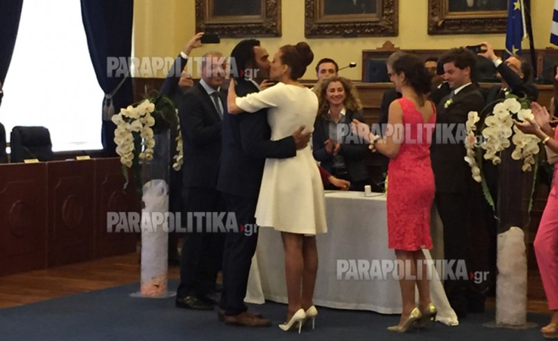 Παντρεύτηκε στον Πειραιά ο Καρεμπέ!