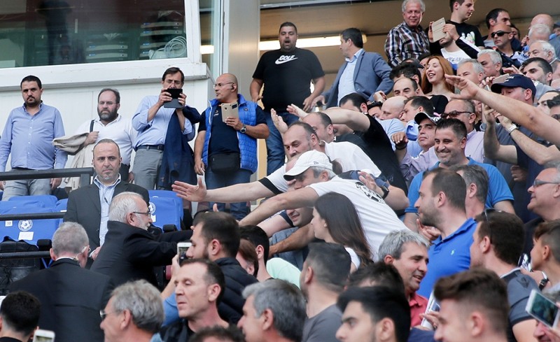 Θλιβερή εικόνα με Σαββίδη!