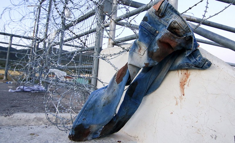 Απίστευτο! Άφησε πίσω το ματωμένο τζιν του!