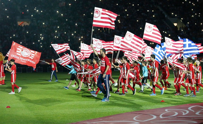 Η νέα γενιά του Θρύλου στη φιέστα (video)