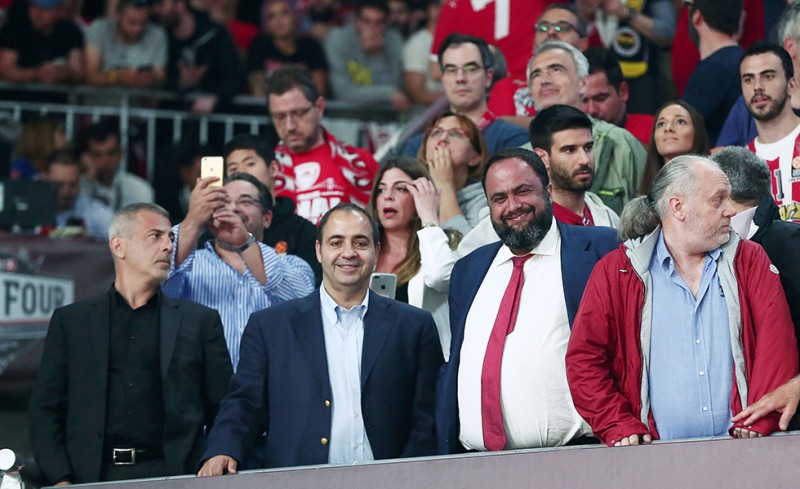 Κοντά στην ομάδα ο Β.Μαρινάκης! (video)