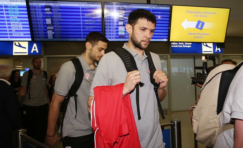 Για να τα λέμε και όλα, ο Ολυμπιακός δεν γύρισε με πούλμαν...