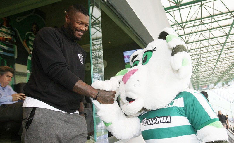 Στην άδεια Λεωφόρο ο DJ που θέλει να επιστρέψει!