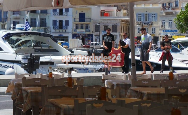 Απολαμβάνουν τα νησιά τα τρία... Π!