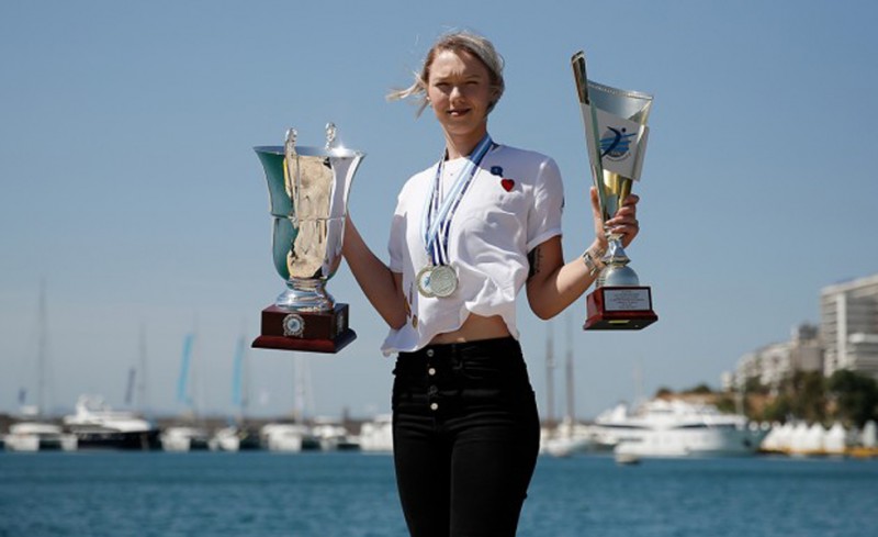 Έμεινε και η Γιώτα!