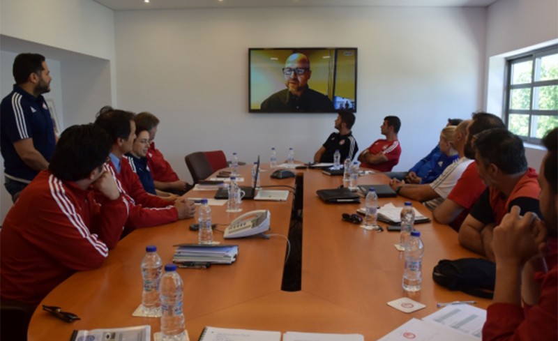 Ένα διαφορετικό meeting