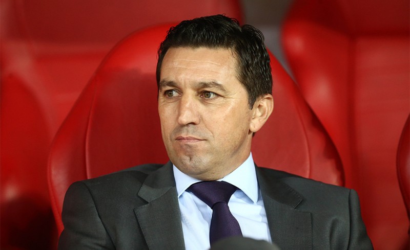 Παρουσιάζει τον Χάσι