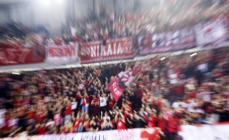 Με φωνή και... τρέλα για την κούπα!