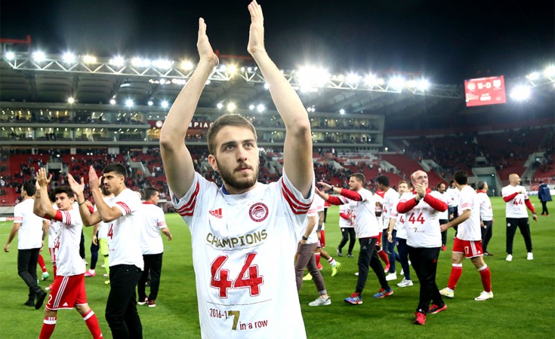 Κέρδισε το μπλουζάκι με τα 44 πρωταθλήματα (photo)