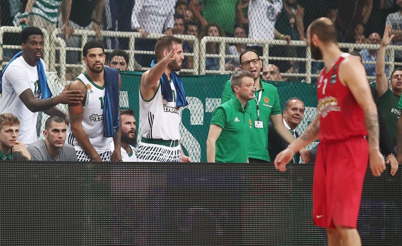 Παππάς και… ιερόσυλος! Βρίζει τον Σπανούλη! (video)