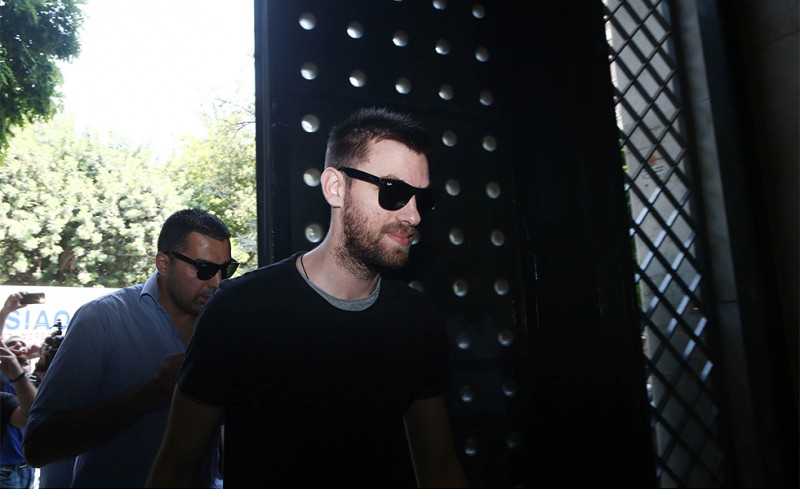 Σε εξέλιξη η συνάντηση με Μάντζαρη