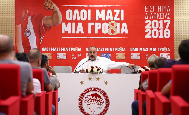 Όλοι μαζί μία γρο8ιά