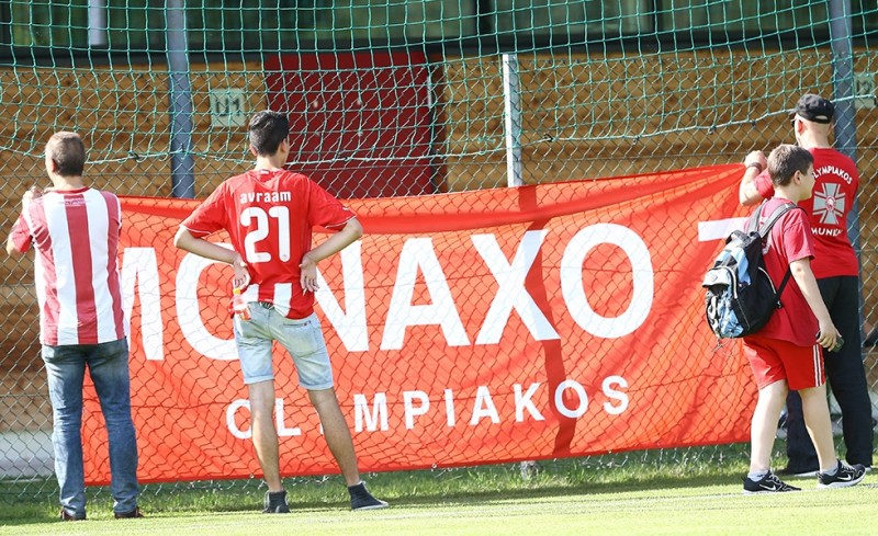 Δίπλα στον Θρύλο ο λαός του!