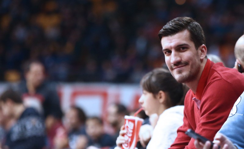 Ο Κέσελι για Ερυθρό Αστέρα και Ολυμπιακό