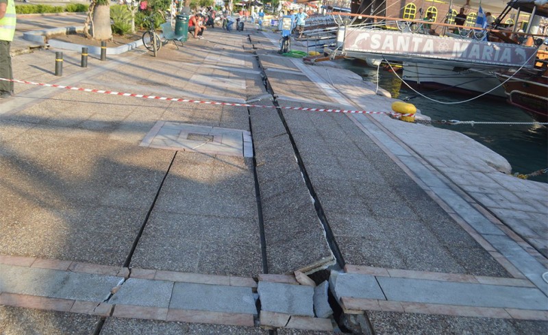 Κόπηκε στα δύο το λιμάνι της Κω! (photo)