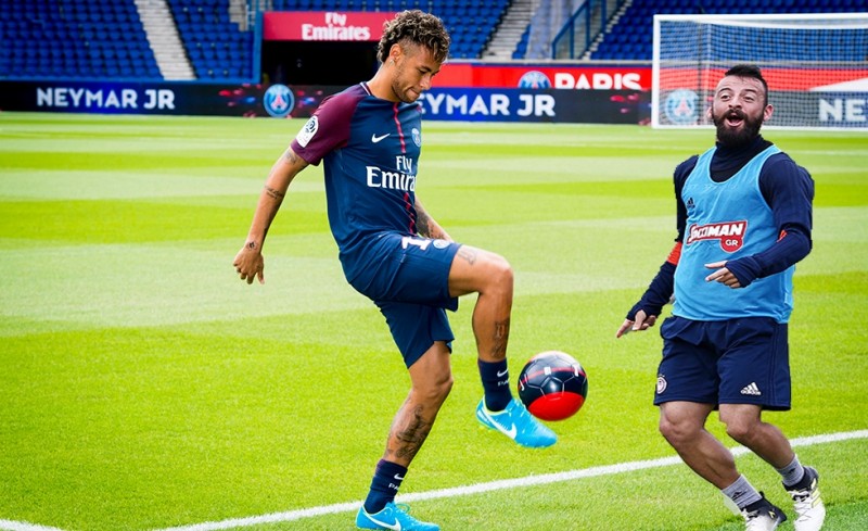 Ο Νεϊμάρ μιμήθηκε τον... Σιώπη! (video)