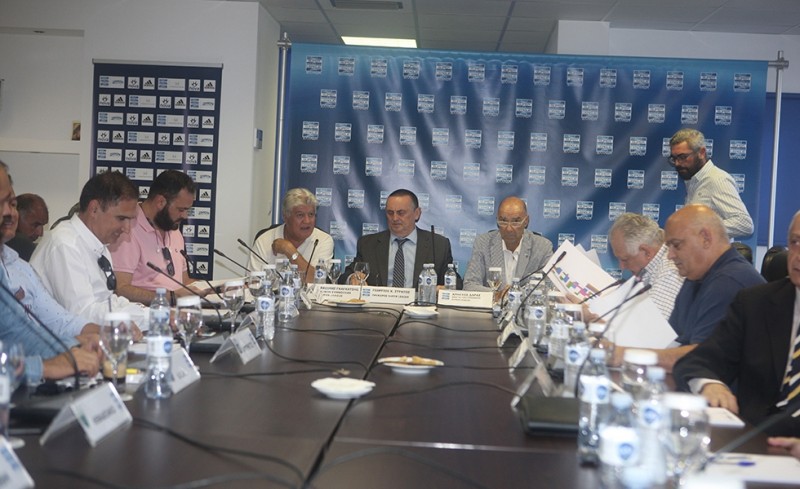 Τέλος τα πλέι οφ, συμφωνία με NOVA