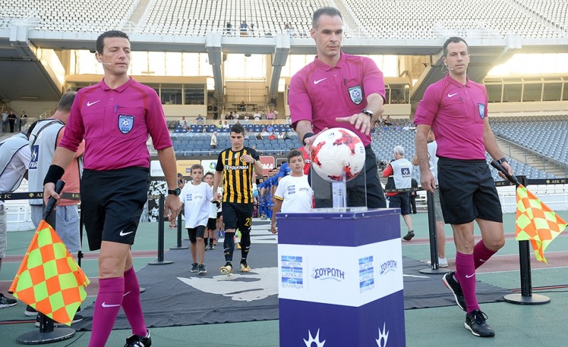 Άρχισαν τα όργανα! Γεια σου Τζήλε... προσκυνητή!