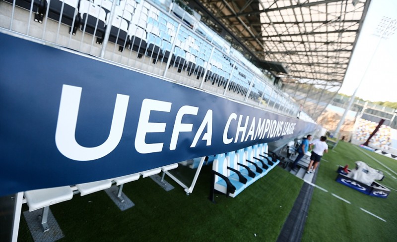 Πρόβες στο τέντωμα του... σεντονιού (video)