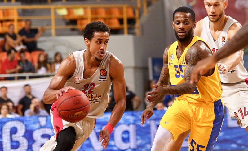 Αποχώρησε με ενοχλήσεις ο Ρόμπερτς