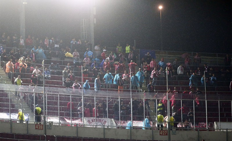 Μάγκες μέσα στη βροχή!