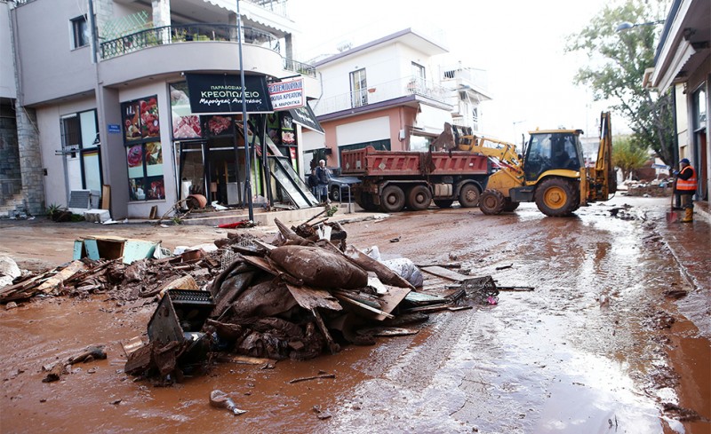 Στο πλευρό των πλημμυροπαθών για τρίτη μέρα (photos)