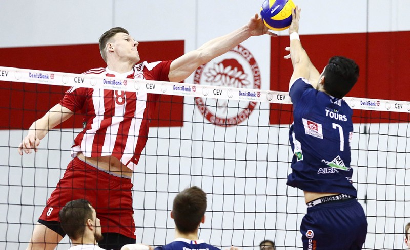 Με Λοκομοτίβ Μπακού στους 