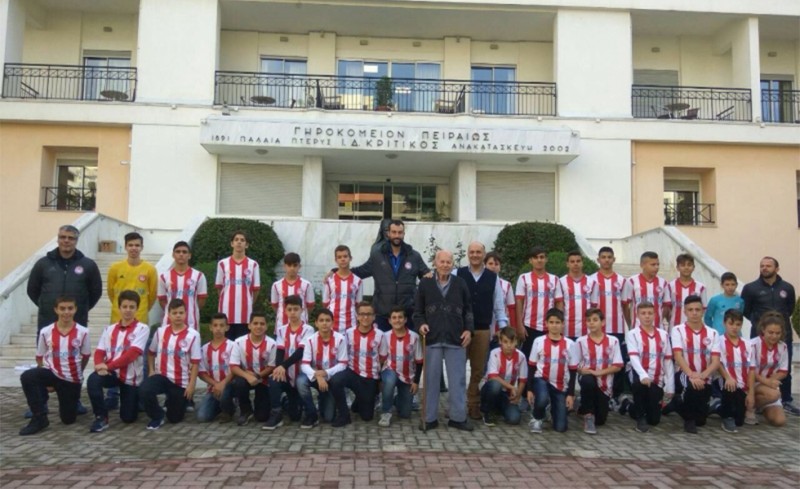 Μοίρασαν αγάπη, δώρα και είδη πρώτης ανάγκης