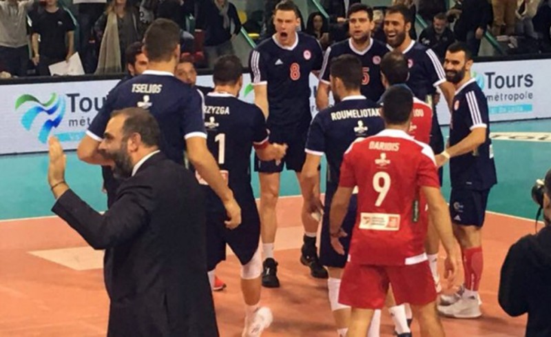 Τους ξεβράκωσε μέσα στη Γαλλία!