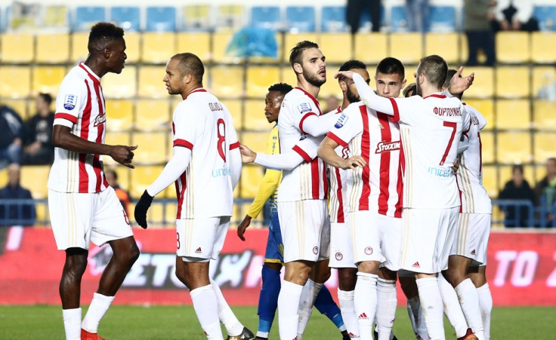 Χωρίς τρεις με Λαμία