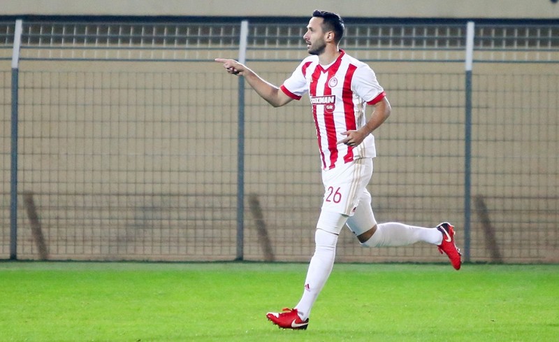 Ενδιαφέρον Ερυθρού για Βούκοβιτς