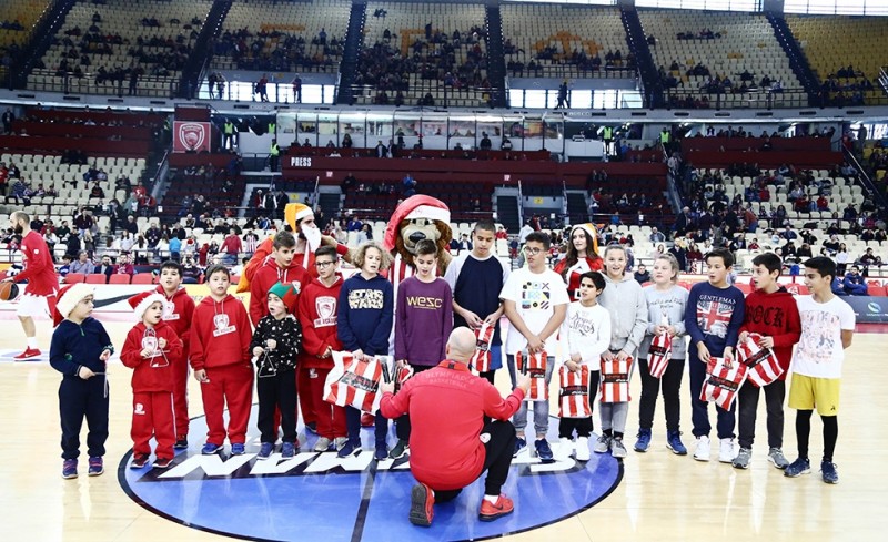Χαμόγελα και δώρα στο ΣΕΦ