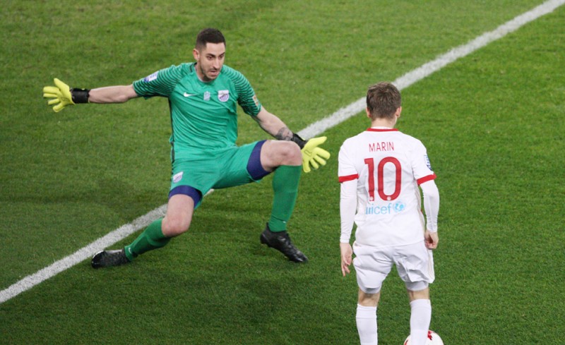 Ζεστό χειροκρότημα σε Παπαδόπουλο!