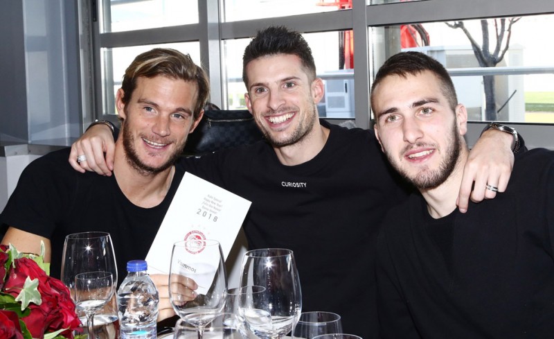 Έκοψε την πίτα του ο Θρύλος με πολλά χαμόγελα (photos)