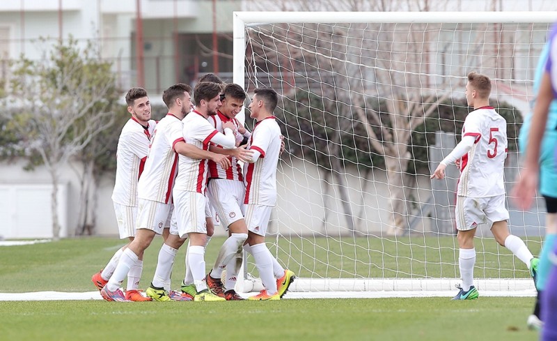 Πεντάδα διεθνών!