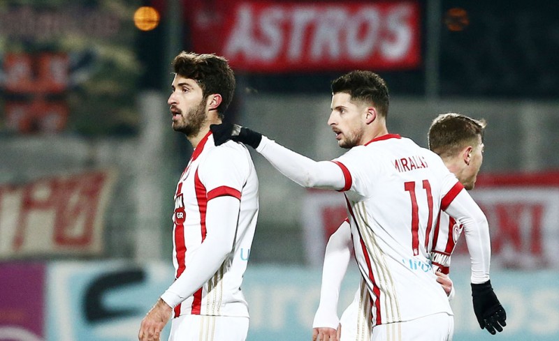 Στο χέρι του είναι...