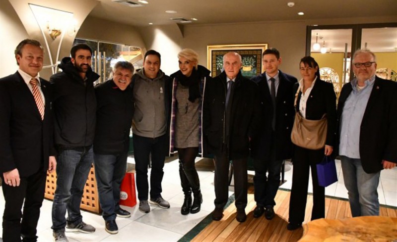 Επίσημο δείπνο παρέθεσε ο Θρύλος (photos)